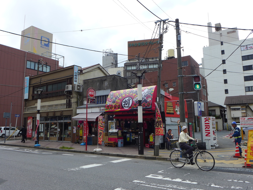 ド派手なたこ焼き店