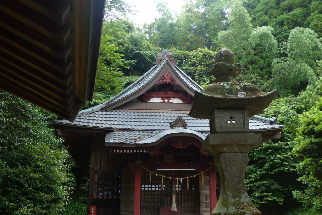 山腹の神社　2