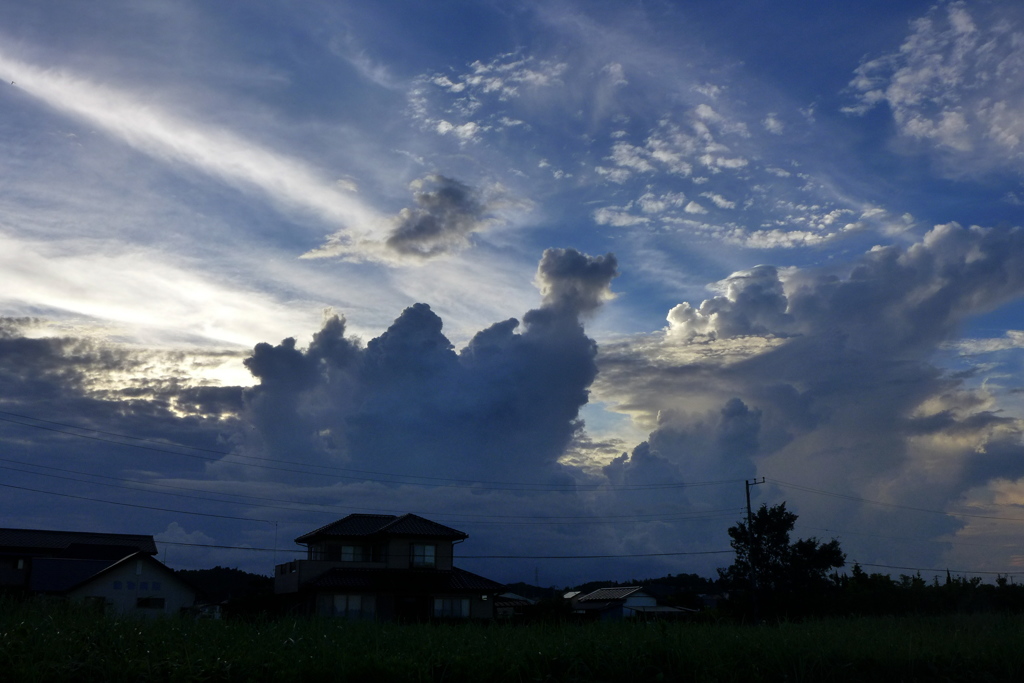 夏雲の夕景