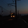 宵闇の上り電車