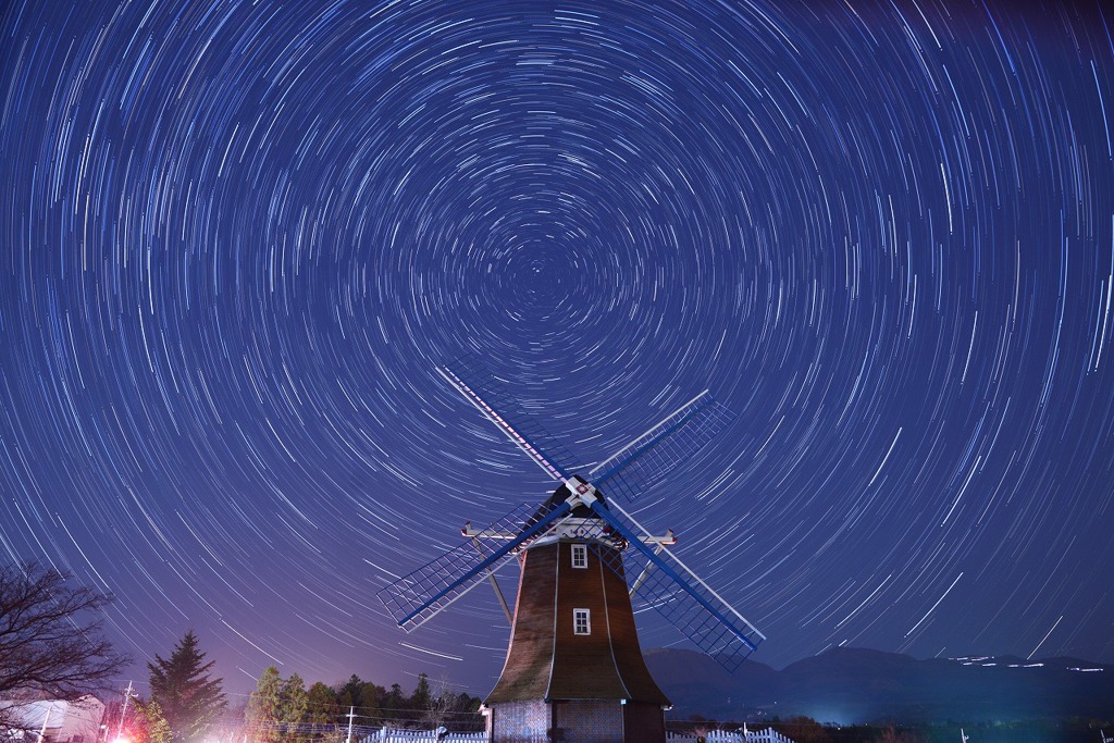 風車と星空