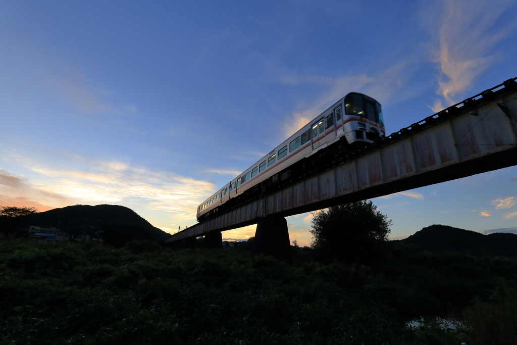 暮れ空をいくⅢ