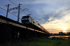 虫が鳴き始める河原を行く②