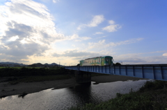 久しぶりに夕陽を追って
