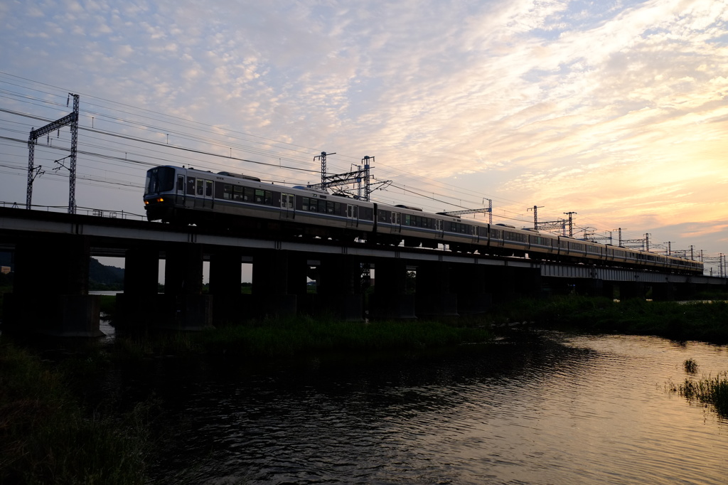日の入りの時をわたる