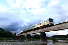 雨待ちの空を行く②