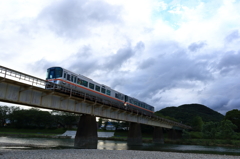 雨待ちの空を行く③