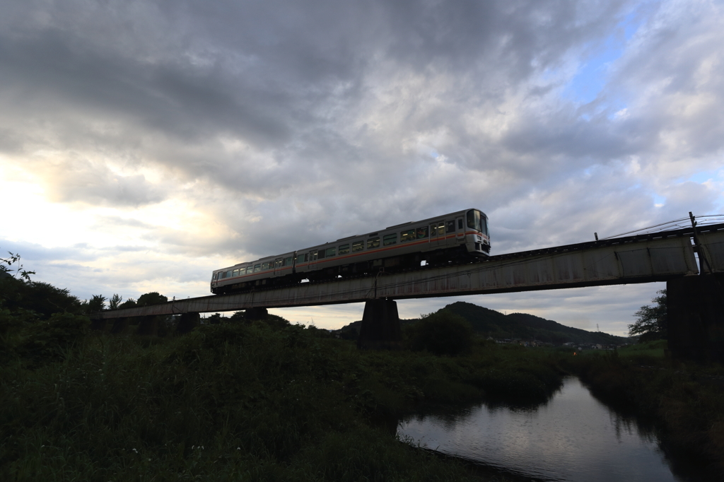 夕立空をかける②