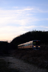 春待ちの暮れを走る