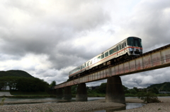 雨待ちの空を行く①