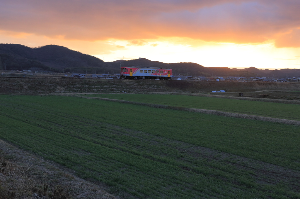 燃える空の下走る