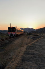 陽没するその時をいく