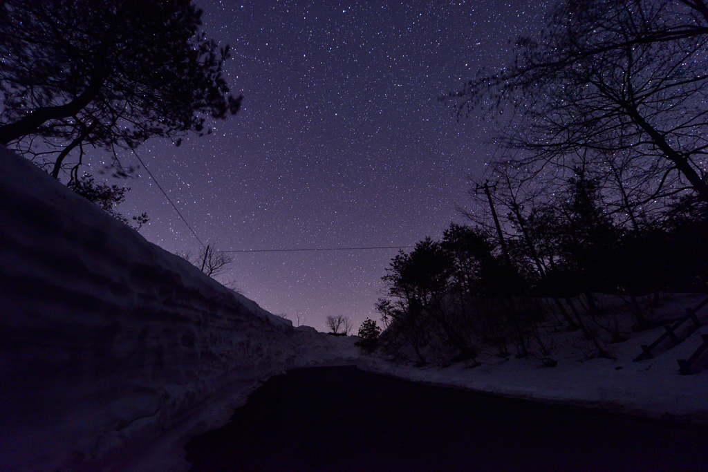 雪の壁と星