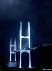 夜の女神大橋