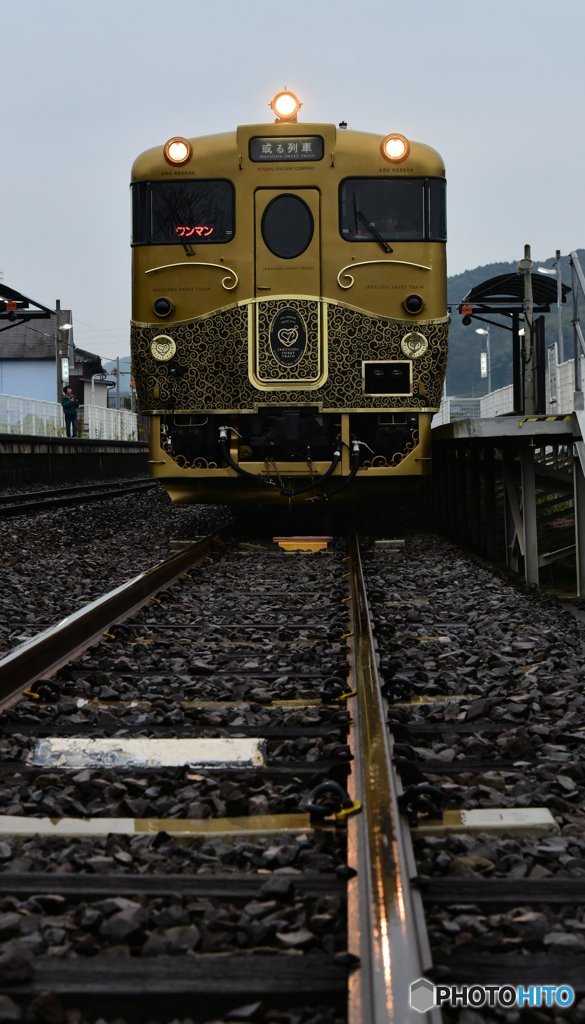 或る列車・・正面から