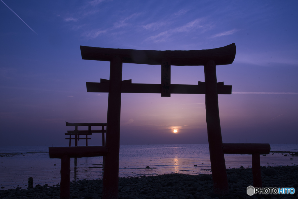 海中鳥居からの日の出