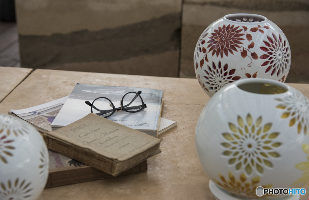 Desk with chinaware