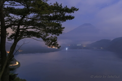 闇雲と霧雲の峠より