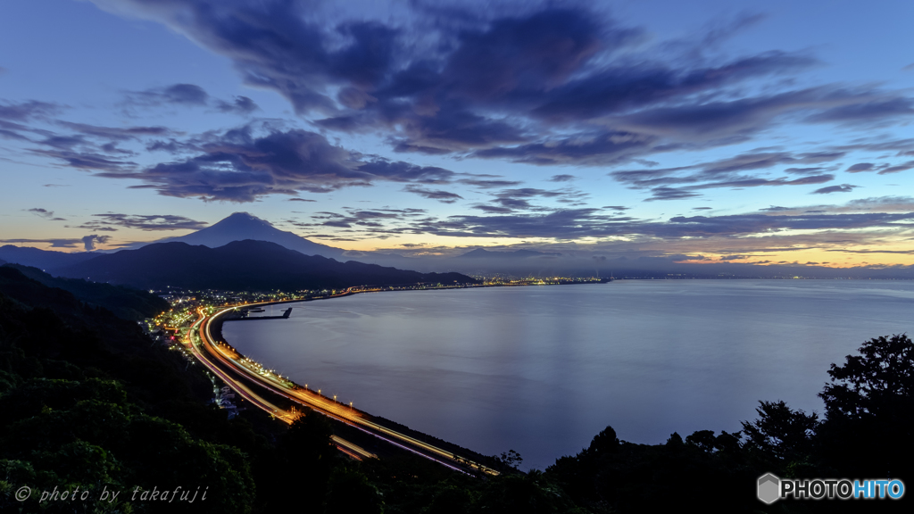 夜明けの駿河路