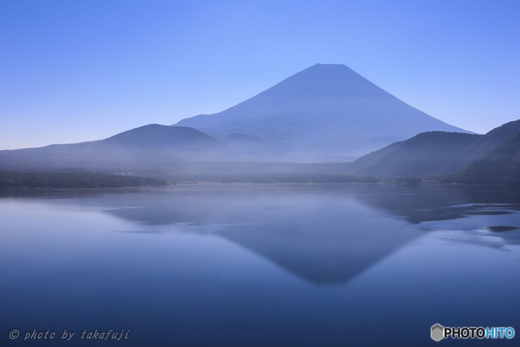 朝靄の中から