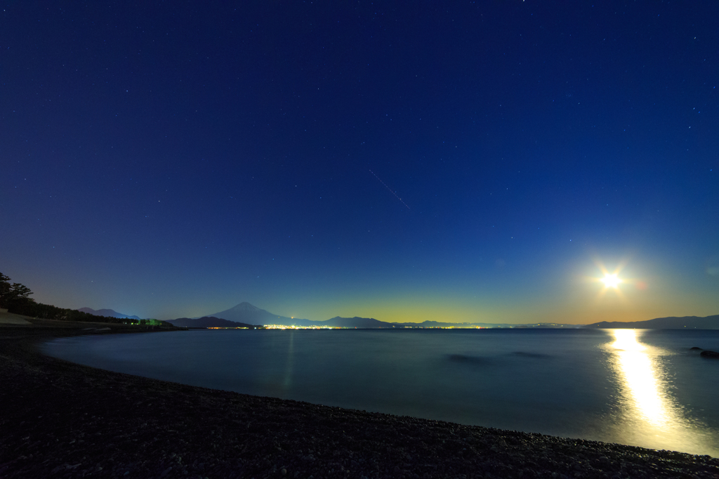 Gulf of Suruga of the moonlight