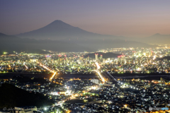 夜明けの街並み
