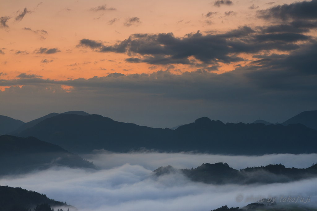 Dance of a sea of clouds