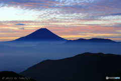 茜の夜明け