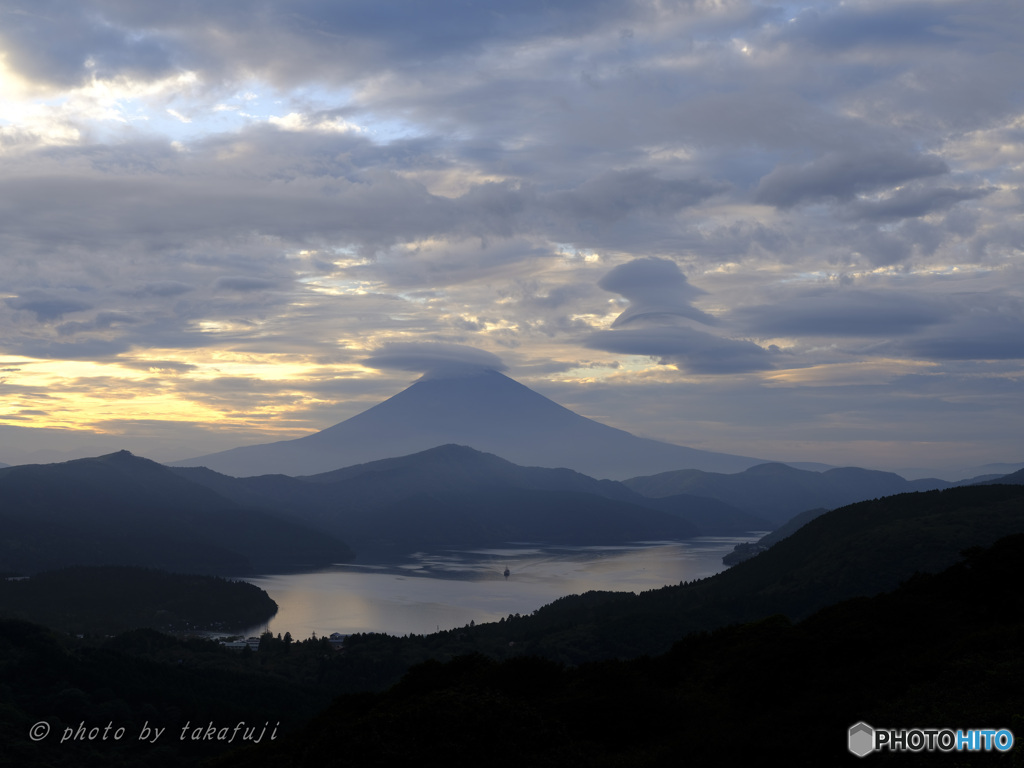 湖畔のさざ波