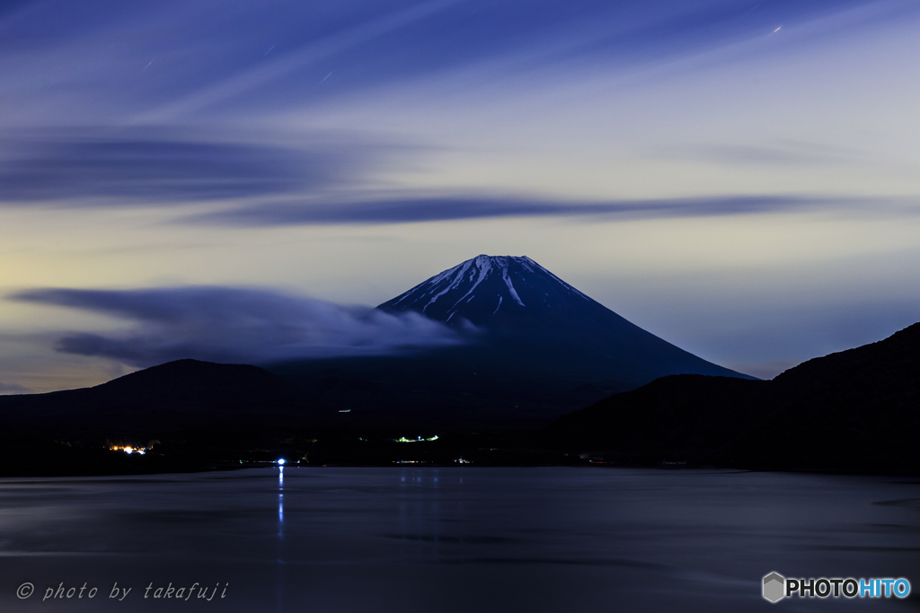 月夜の雲流