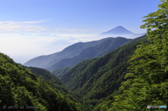 山塊に抱かれて