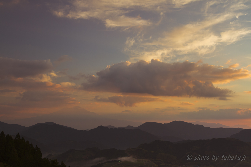 輝く雲に