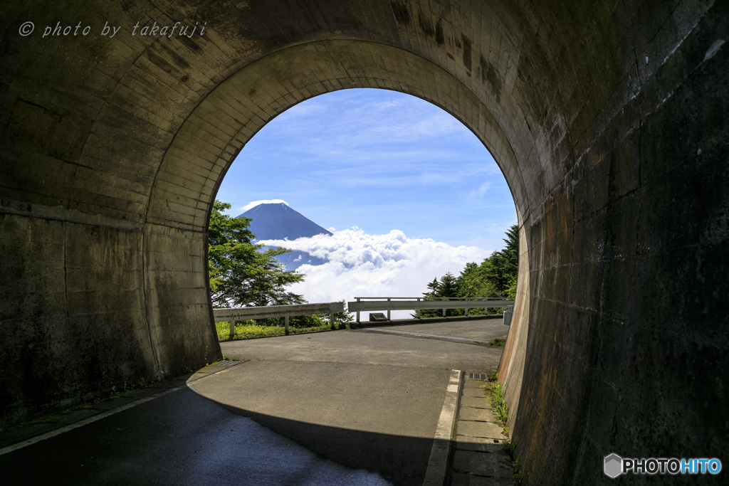 トンネルを抜けると
