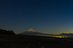 天女舞い降りし月夜の浜辺