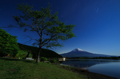 星と月と湖と