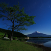 星と月と湖と