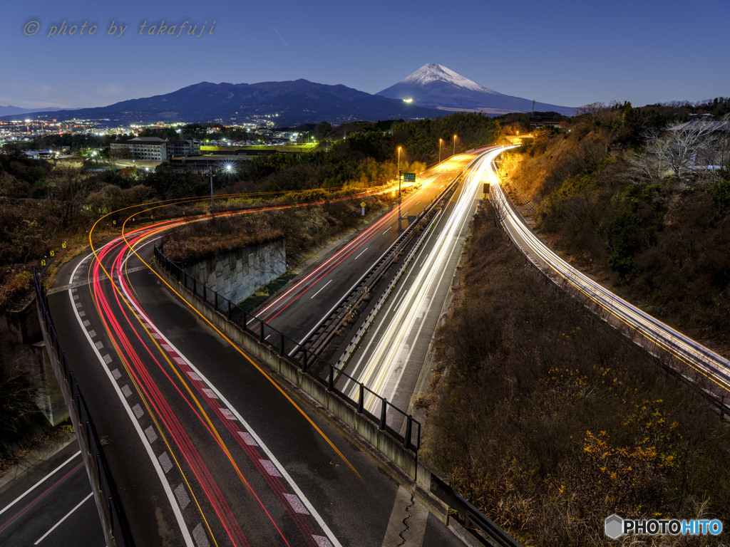 行く歳 来る歳 (行く車 来る車)