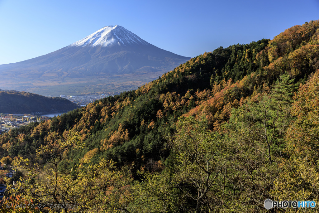 秋彩の御坂みちより