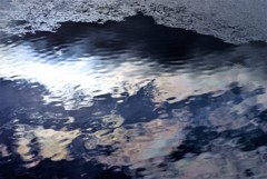 彩雲を映す