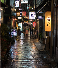 雨の法善寺横町