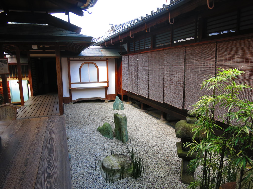 京　大徳寺　中庭IMG_5296