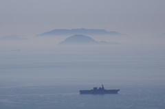 伊予灘に浮かぶ島と船