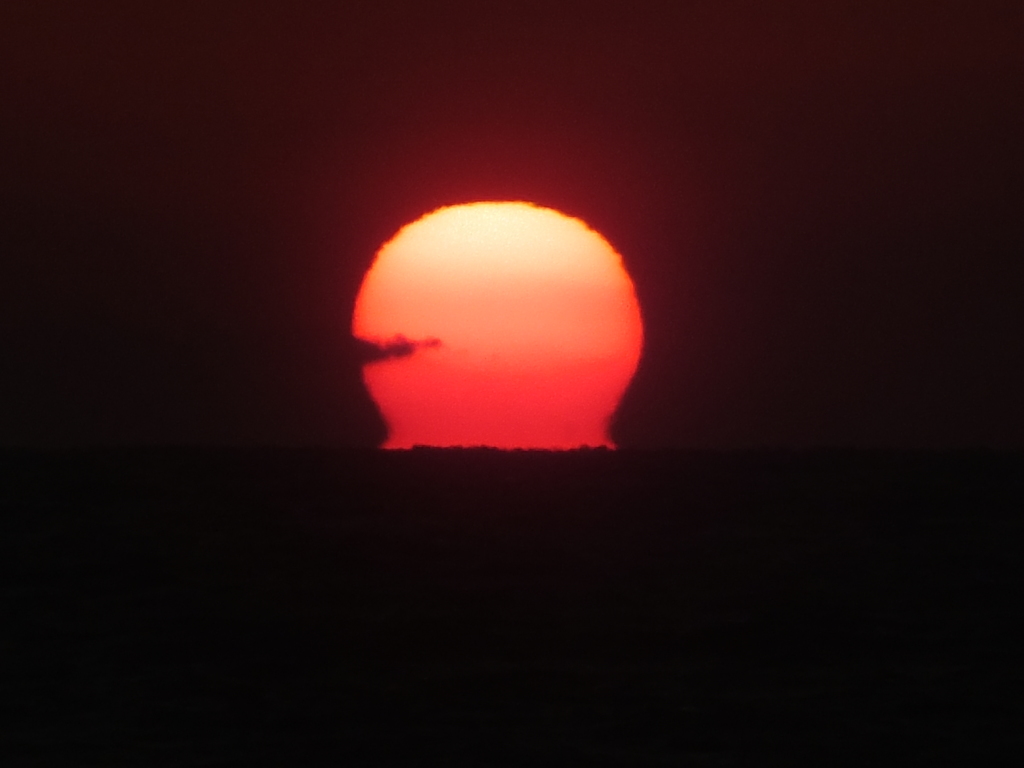 塩屋海岸のだるま夕日