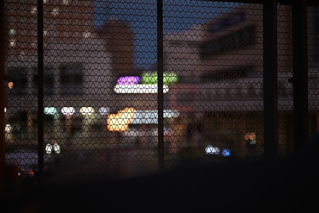 駅前のフェンス