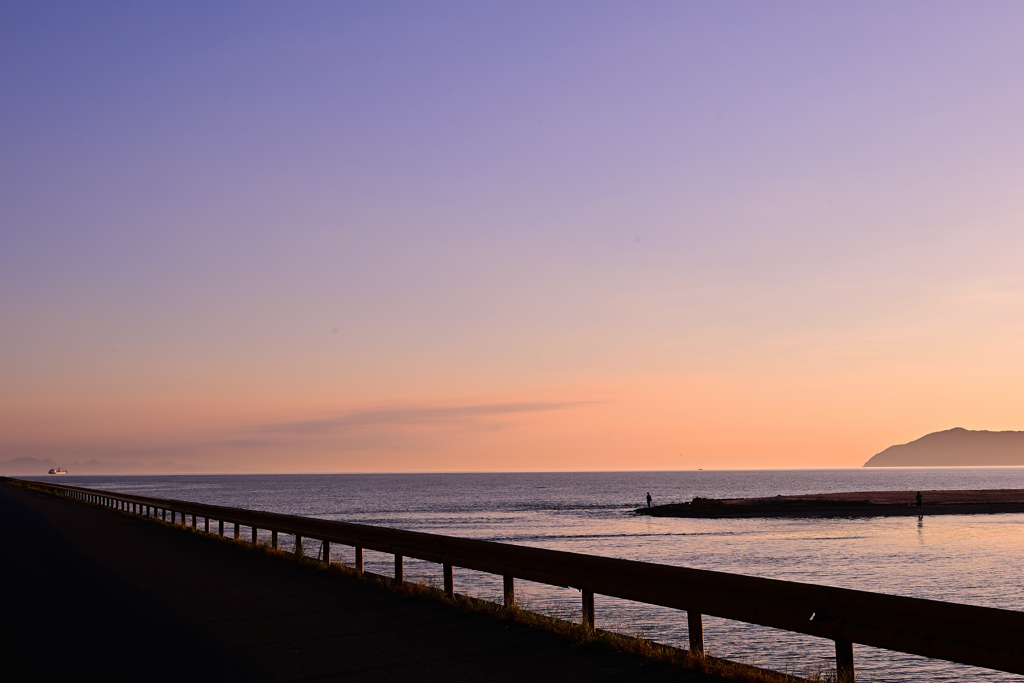 夕暮れの河口
