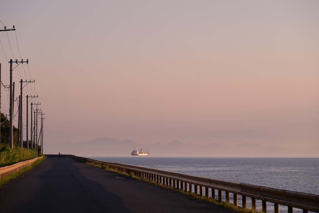 夕暮れの河口