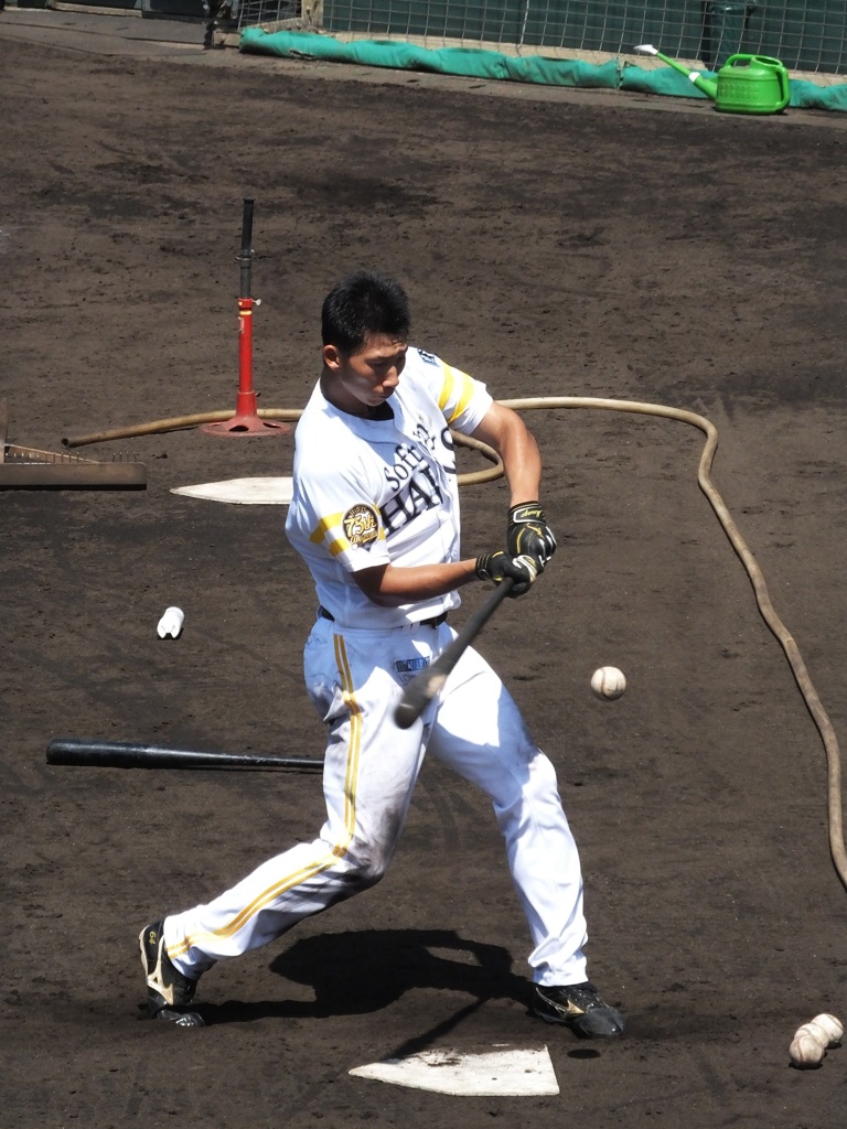 塚田(32)?