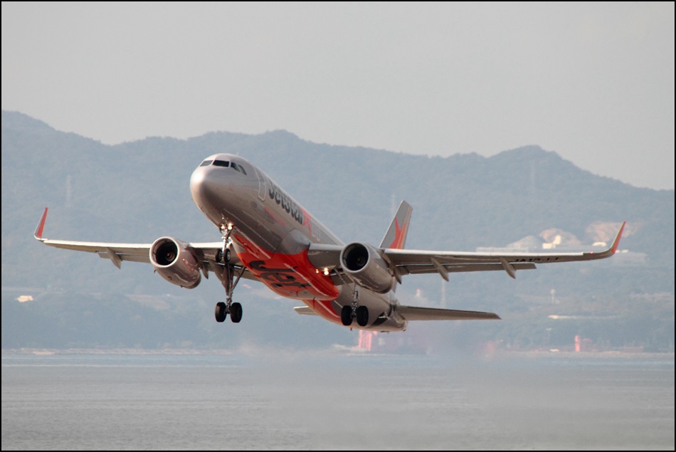 Airbus A320-232　： JA13JJ