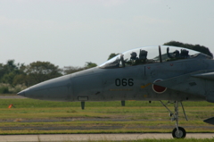 機首（６）