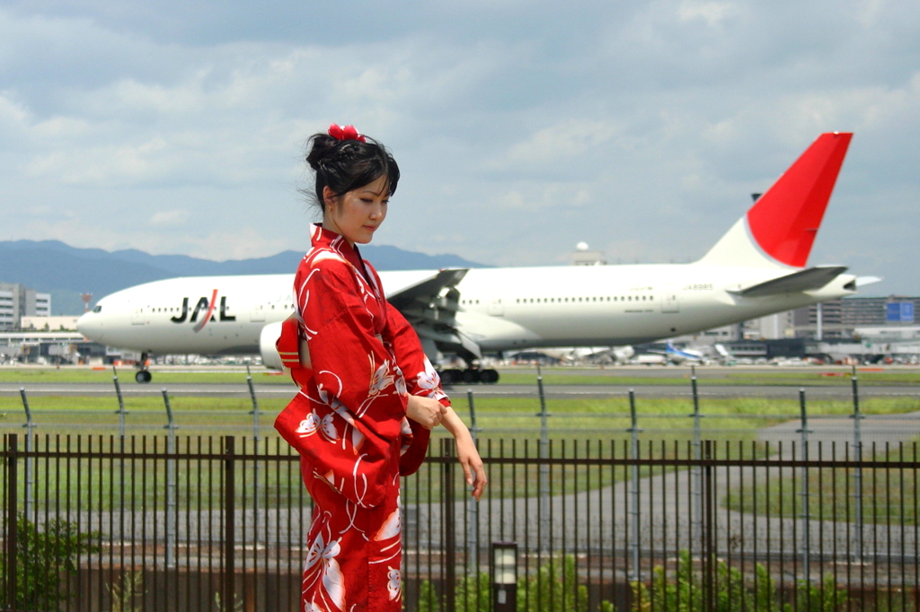 紅いおべべと垂直尾翼